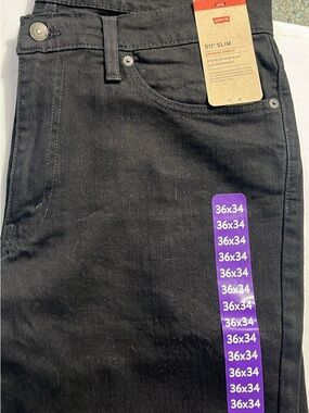 Levi's Slim Men's Jeans in Black with Purple Size Sticker
